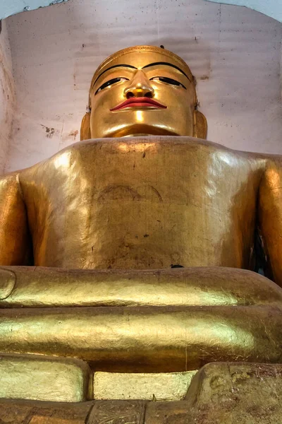Estatua Buda Templo Manuha Gupaya Bagan Myanmar — Foto de Stock