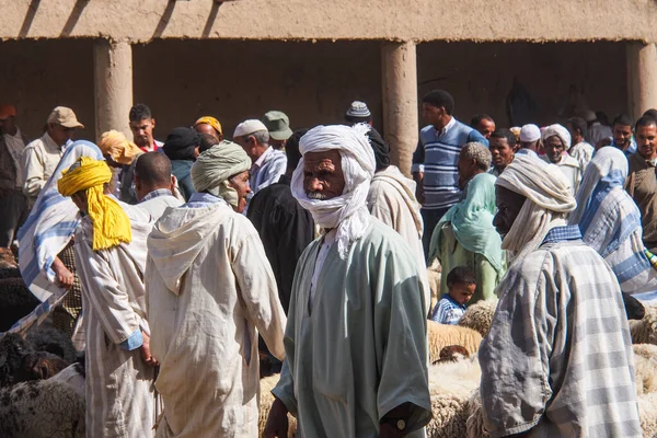 リサニ モロッコ 10月18 2019 モロッコのリサニ市のスークで羊市場 モロッコ人は羊の売買を週3日 — ストック写真