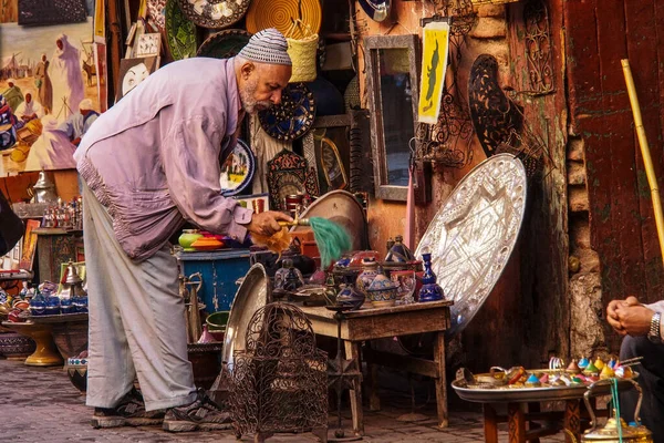 Marrakesh Maroko Październik 2019 Ludzie Targu Marrakesh Souk Największym Tradycyjnym — Zdjęcie stockowe