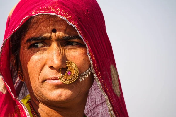 Jaisalmer India Diciembre 2019 Hermosas Mujeres Vestidas Trabajando Los Campos — Foto de Stock