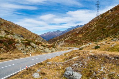 Büyük St. Bernard Geçidi, İsviçre 'nin İtalya ve İsviçre sınırındaki en yüksek üçüncü karayolu geçididir.