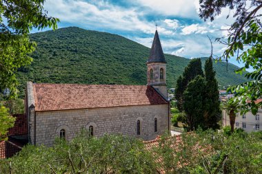 St. Peter ve Paul Kilisesi, eski adıyla St. Michael, Hırvatistan 'ın Trpanj kentinde. Arazi kayıt haritasında 1836 'da kilise Aziz Michael Kilisesi olarak etiketlenmiştir..