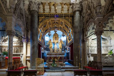 Hırvatistan 'ın Split kentindeki Diocletian Sarayı' nın antik Saint Domnius Katedrali 'nin içi