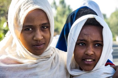 Gondar, Etiyopya - Şubat 06, 2020: Etiyopya halkı Etiyopya, Afrika 'da Gondar' ın çevresindeki bir kitlede