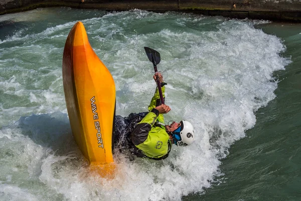 Augsburgo Alemania Junio 2019 Kayak Aguas Bravas Kayak Extremo Tipo —  Fotos de Stock