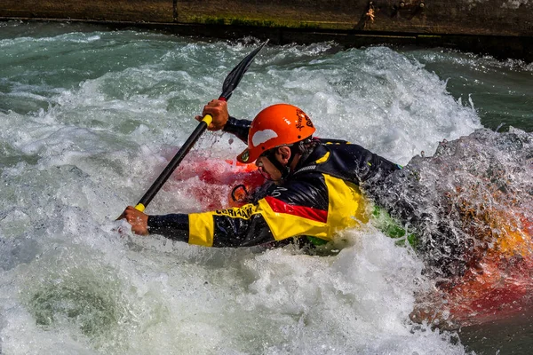 Augsburgo Alemania Junio 2019 Kayak Aguas Bravas Kayak Extremo Tipo —  Fotos de Stock