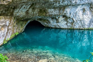 Hırvatistan 'daki Plitvice Gölleri Ulusal Parkı' nın güzel manzarası. Hırvatistan 'ın en eski ve en büyük ulusal parklarından biri. 1979 yılında UNESCO Dünya Mirası 'na eklendi.
