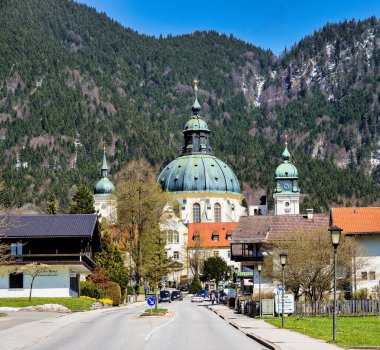 Ettal Abbey, Almanya 'nın Bavyera eyaletinde Oberammergau ve Garmisch-Partenkirchen yakınlarındaki Ettal köyüne bağlı Benedikt manastırı.