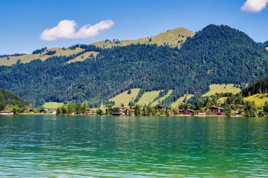 Avusturya, Tirol 'deki Wilder ve Zahmer Kaiser' de Koessen yakınlarındaki Walchsee Gölü..