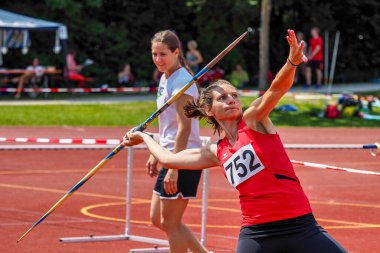 Regensburg, Almanya - 20 Temmuz 2019: Bavyera Atletizm Şampiyonası cirit atma etkinliği