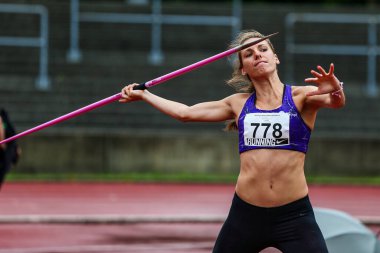 Regensburg, Almanya - 20 Temmuz 2019: Bavyera Atletizm Şampiyonası cirit atma etkinliği