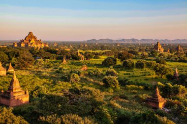 Myanmar 'daki Bagan tapınakları ve pagodaları, eski Burma, Asya' daki bir dünya mirası bölgesi.