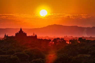 Myanmar 'daki Bagan tapınakları ve pagodaları, eski Burma, Asya' daki bir dünya mirası bölgesi.