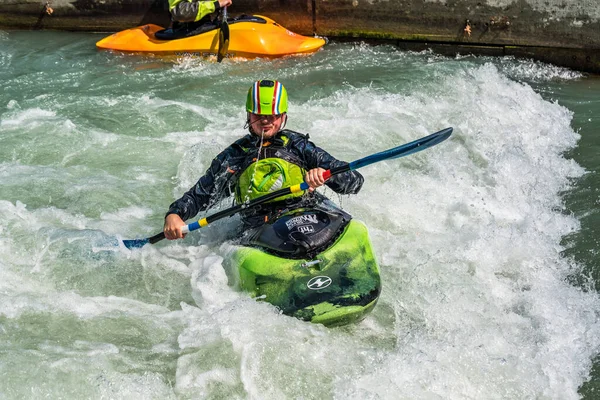 Augsburg Germania Giugno 2019 Kayak Whitewater Kayak Estremo Ragazzo Kayak — Foto Stock