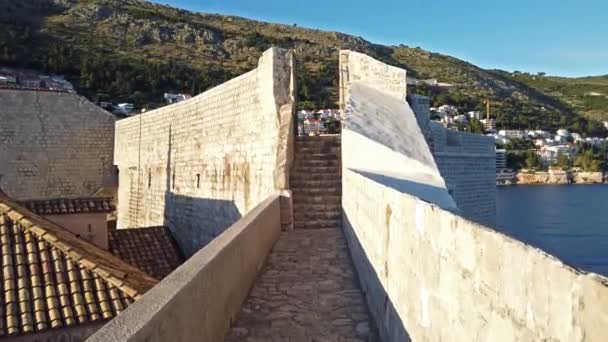 Promenade Sur Ancienne Muraille Défensive Dubrovnik Croatie Sur Côte Dalmate — Video