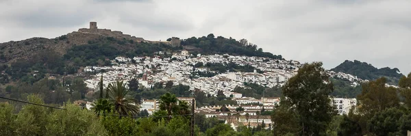 Veduta Del Villaggio Imbiancato Pueblo Blanco Campagna Circostante Con Castello — Foto Stock