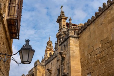 Cordoba, İspanya - 31 Ekim 2019: Cordoba Camii-Katedrali, Mezquita-Katedral de Cordoba, Büyük Cami veya Mezquita olarak da bilinir..