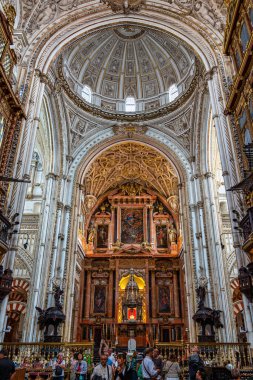 Cordoba, İspanya - 31 Ekim 2019: Mezquita Katedrali içindeki Fas mimarisi veya Cordoba, Endülüs, İspanya 'daki Büyük Cami