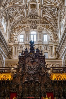 Cordoba, İspanya - 31 Ekim 2019: Cordoba Mezquita Katedrali 'nde Pedro Duque Cornejo' nun muhteşem korosu. Endülüs, İspanya