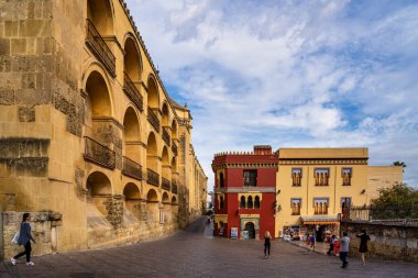 Cordoba, İspanya - 31 Ekim 2019: Cordoba Camii-Katedrali, Mezquita-Katedral de Cordoba, Büyük Cami veya Mezquita olarak da bilinir..