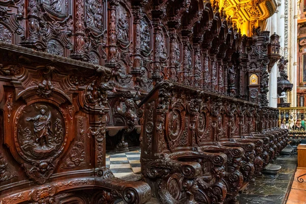 Cordoba, İspanya - 31 Ekim 2019: Cordoba Mezquita Katedrali 'nde Pedro Duque Cornejo' nun muhteşem korosu. Endülüs, İspanya