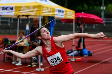 Regensburg, Almanya - 20 Temmuz 2019: Bavyera Atletizm Şampiyonası cirit atma etkinliği