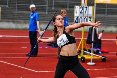 Regensburg, Almanya - 20 Temmuz 2019: Bavyera Atletizm Şampiyonası cirit atma etkinliği