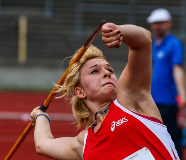 Regensburg, Almanya - 20 Temmuz 2019: Bavyera Atletizm Şampiyonası cirit atma etkinliği