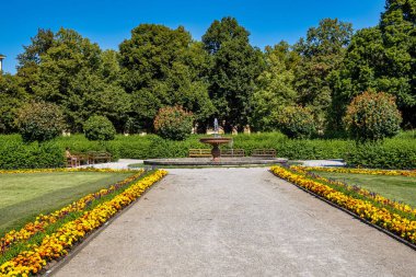 Bir sonbahar günü Münih 'teki Hofgarten Parkı' nda yürüyüş, Avrupa 'da Almanya