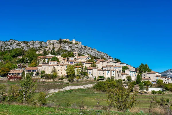 Verdon Gorge Gorges Verdonの村の三角形 フランスアルプス プロヴァンス フランスの高い石灰岩の岩で有名な渓谷の素晴らしい風景 — ストック写真