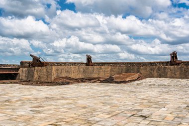 Forte do Presepio, nam-ı diğer Forte Castelo do Senhor Santo Cristo do Presepio de Belem adlı tarihi kale. Encontro Müzesi 'ne ev sahipliği yapıyor.
