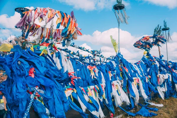 beyaz ve mavi obo ve aobao manzara Moğolistan, Moğol totem, mavi gökyüzü, yatay ile otlak