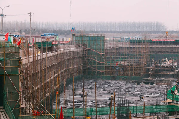 Aralık 2014 Beijing Vinçler Işçiler Tren Istasyonunu Inşa Ile City — Stok fotoğraf