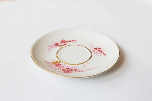 beyaz bir çiçek plakalı yuvarlak ve beyaz arka plan üzerinde çizgi deseni