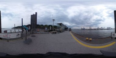 Konteyner terminal Burchardkai Hamburg Elbe üzerinde