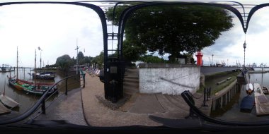 Konteyner terminal Burchardkai Hamburg Elbe üzerinde