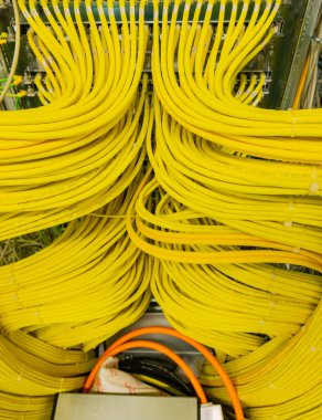 Ağ anahtar bağlantıları için ağ kablo Rj45 ve kablo fiber optik kablo