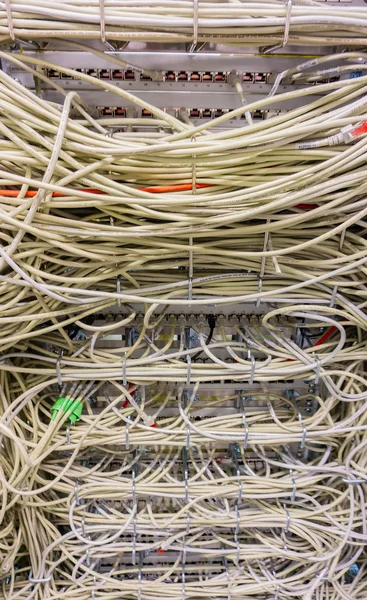 Netzwerk Switch Verbindungen Für Netzwerkkabel Rj45 Und Glasfaserkabel — Stockfoto