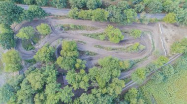 Hava manzaralı çakıl ocağında havadan taş ocağı.