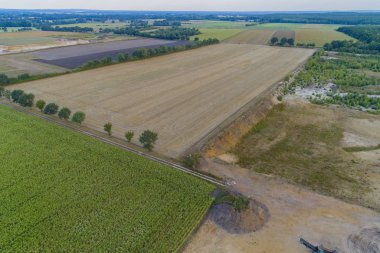 Hava manzaralı çakıl ocağında havadan taş ocağı.