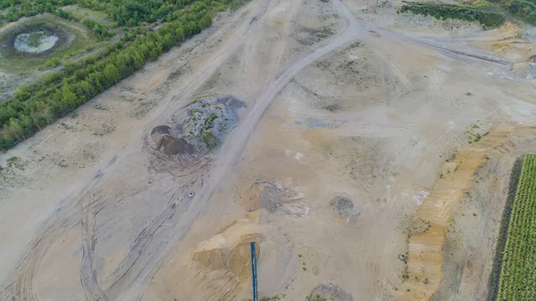 Hava manzaralı çakıl ocağında havadan taş ocağı.