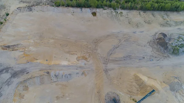 Hava manzaralı çakıl ocağında havadan taş ocağı.