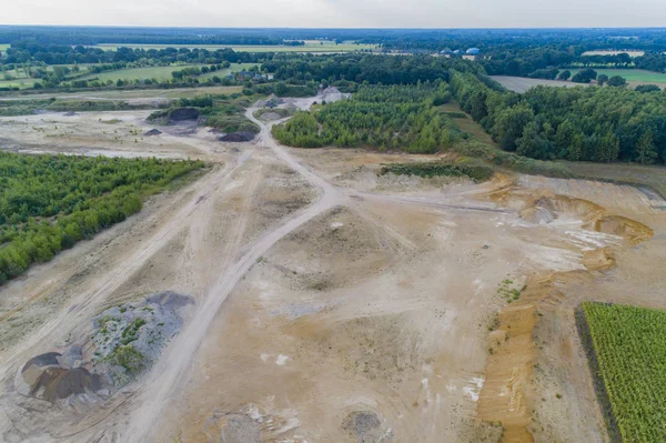 Hava manzaralı çakıl ocağında havadan taş ocağı.
