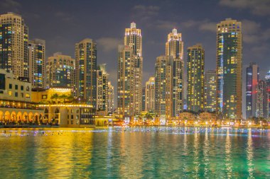 Dubai siluetinin gece gece atış olarak