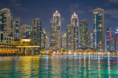 Dubai siluetinin gece gece atış olarak