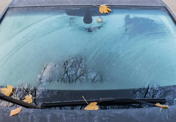 Kış Başlatmak Için Donmuş Araba Penceresi — Stok fotoğraf