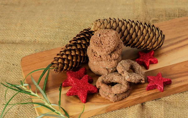 Pieczone Ciasteczka Świąteczne Urządzone Desce — Zdjęcie stockowe