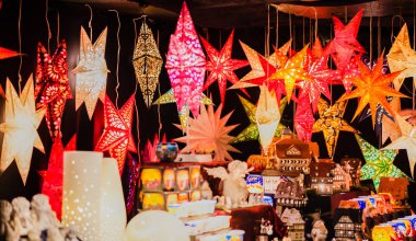 Noel Noel durak bir Noel Pazar üzerinde yıldız lamba