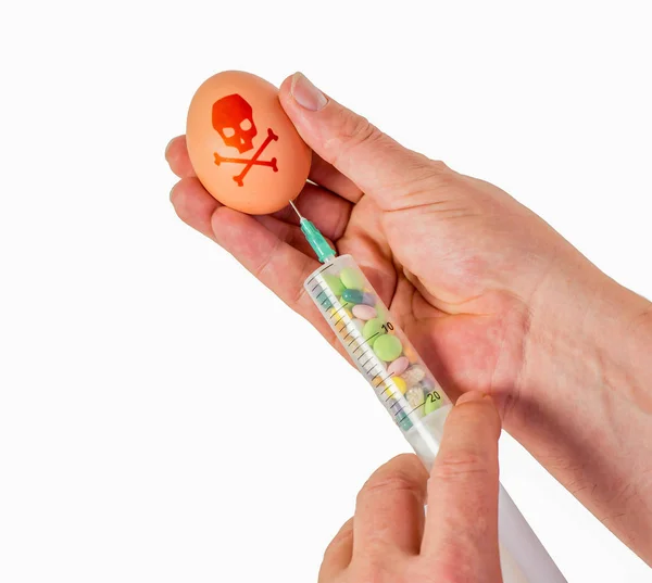 ダイオキシンのスキャンダルは使い捨て注射器で卵を毒殺 — ストック写真