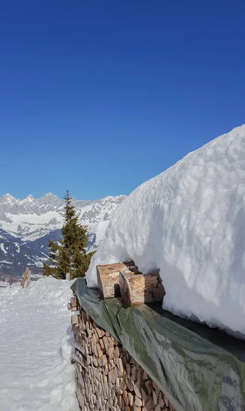 Snötäckt Bergslandskap Skidområdet Kaprun Österrikiska Alperna — Stockfoto